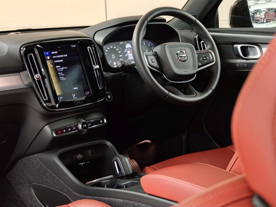 XC40 T4 MOMENTUM - Image 6